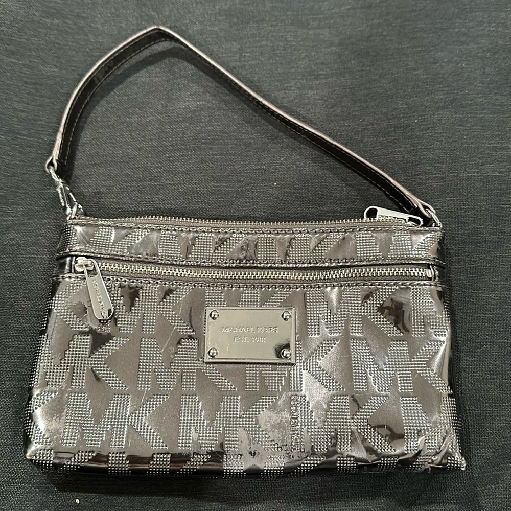 Small wristlet Michael Kors bag